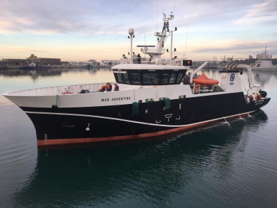 El BIP Mar Argentino prueba artes de pesca y equipamientos complementarios